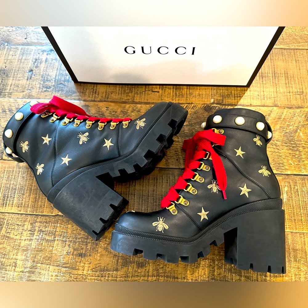 AUTHENTIC GUCCI BLACK LEATHER BEE EMBROIDERED PEARL COMBAT BOOT SIZE 39 1/2